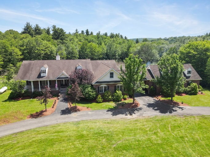 10 bedroom vacation rental in the Poconos