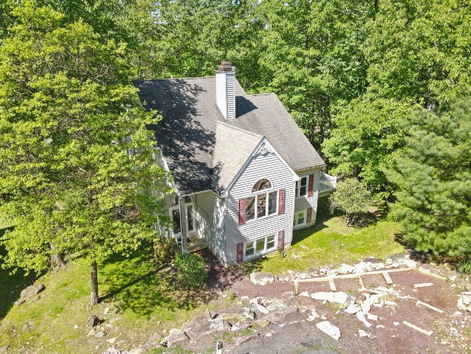 5 bedroom Big Boulder Lake Vacation Home With Mountain Views